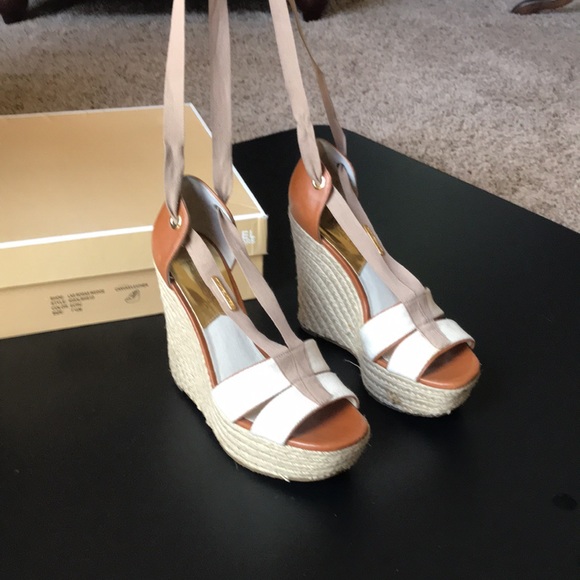 Michael Kors Las Rosas wedge, canvas leather, ecru. - Picture 2 of 6